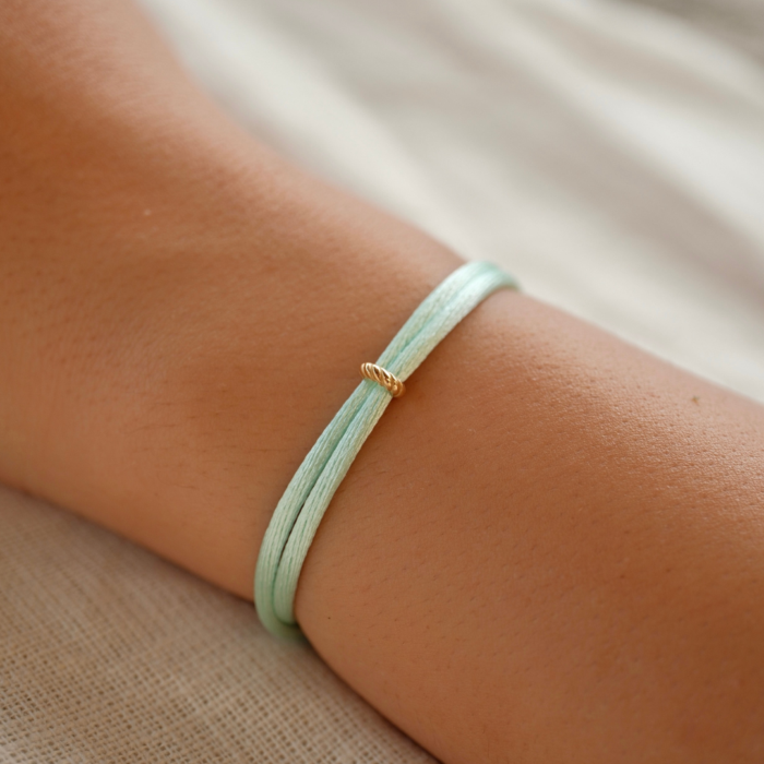 Minitials Één Benji Connector Twist Satijn Armband